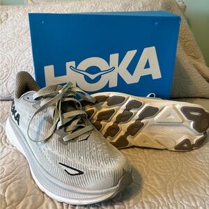 Hoka men's Clifton 9, size 9.5 wide

Worn only twice